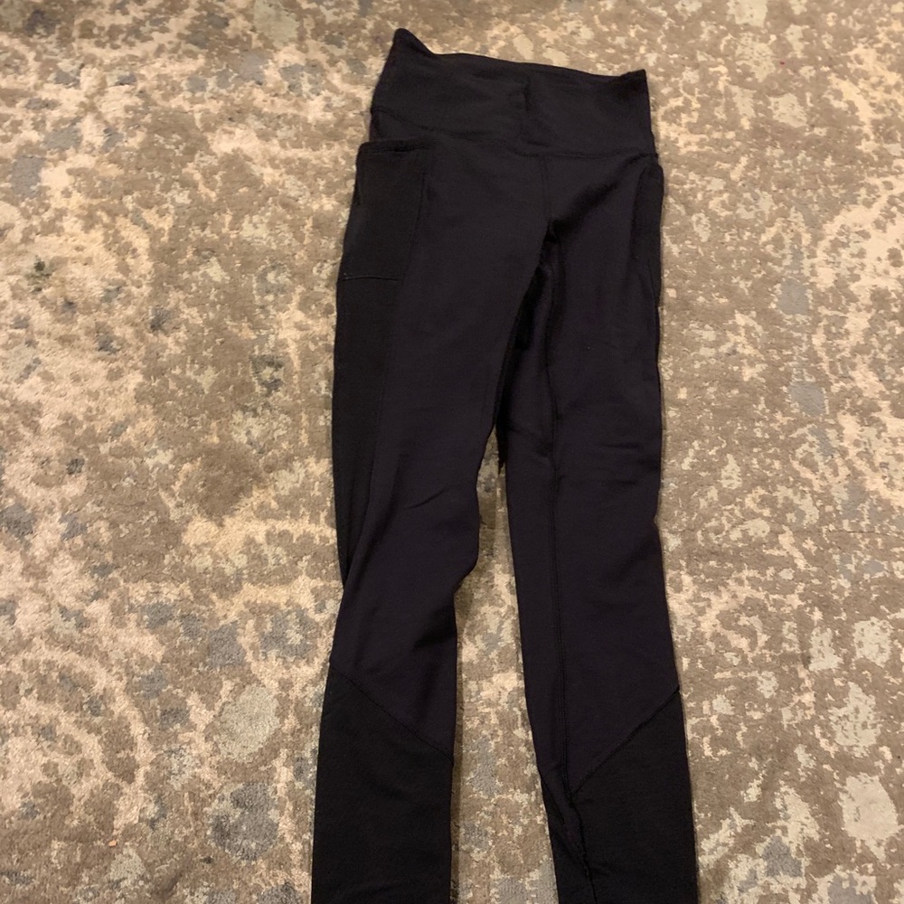 BLACK LULULEMON LEGGINGS - Picture 2 of 5